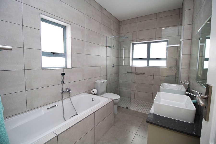 3 Bedroom Property for Sale in Blue Lagoon Western Cape